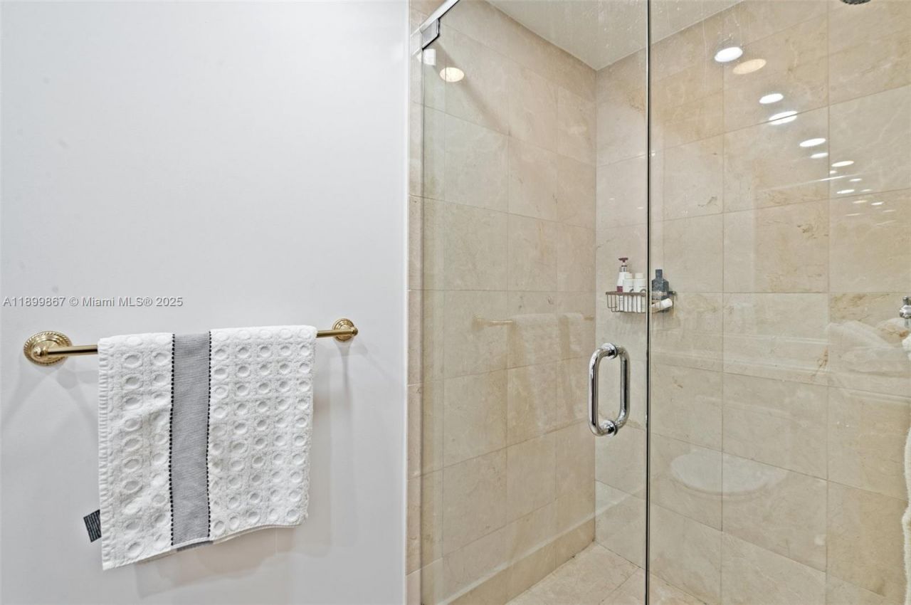 17875 Collins Ave, Unit 702, Sunny Isles Beach, FL 33160 Photo
