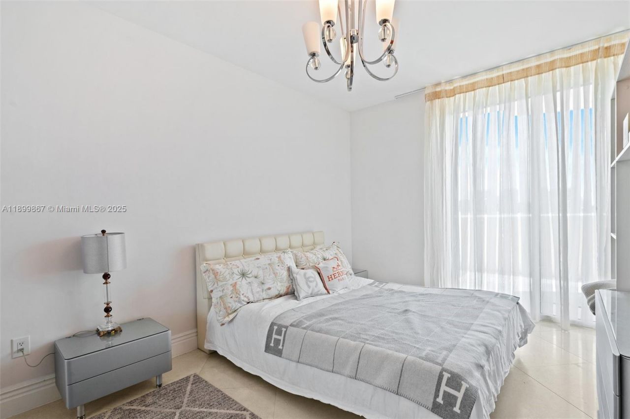 17875 Collins Ave, Unit 702, Sunny Isles Beach, FL 33160 Photo