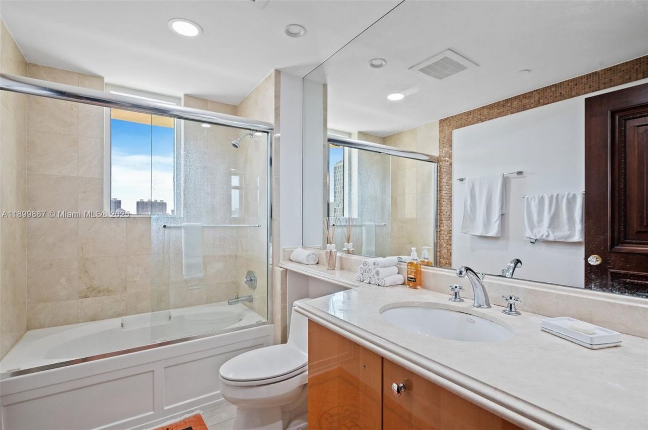 17875 Collins Ave, Unit 702, Sunny Isles Beach, FL 33160 Photo