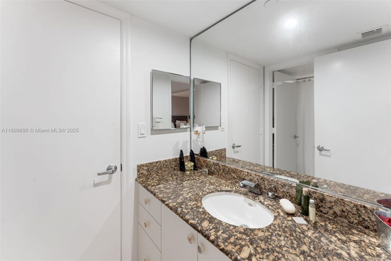 6917 Collins Ave, Unit 607, Miami Beach, FL 33141 Photo