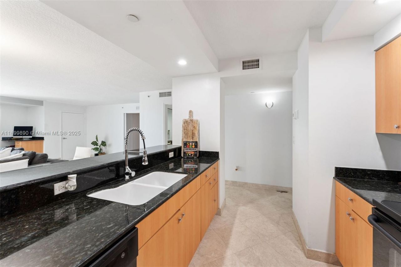 6917 Collins Ave, Unit 607, Miami Beach, FL 33141 Photo