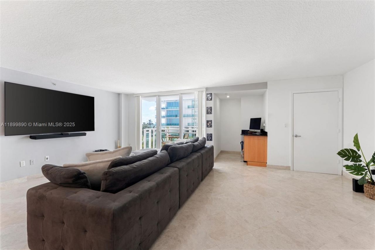 6917 Collins Ave, Unit 607, Miami Beach, FL 33141 Photo