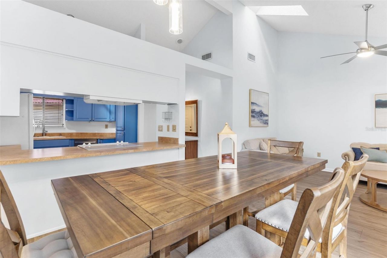 401 Clusterwood Drive, Yalaha, FL 34797 Photo