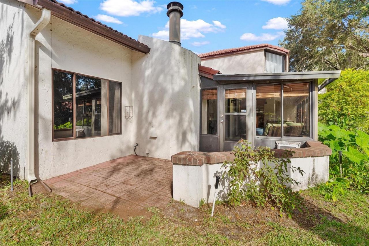 401 Clusterwood Drive, Yalaha, FL 34797 Photo