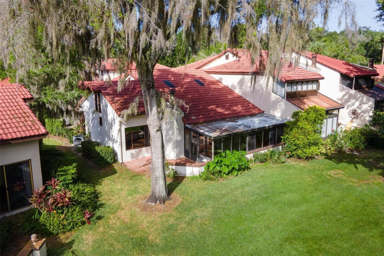 401 Clusterwood Drive, Yalaha, FL 34797 Photo