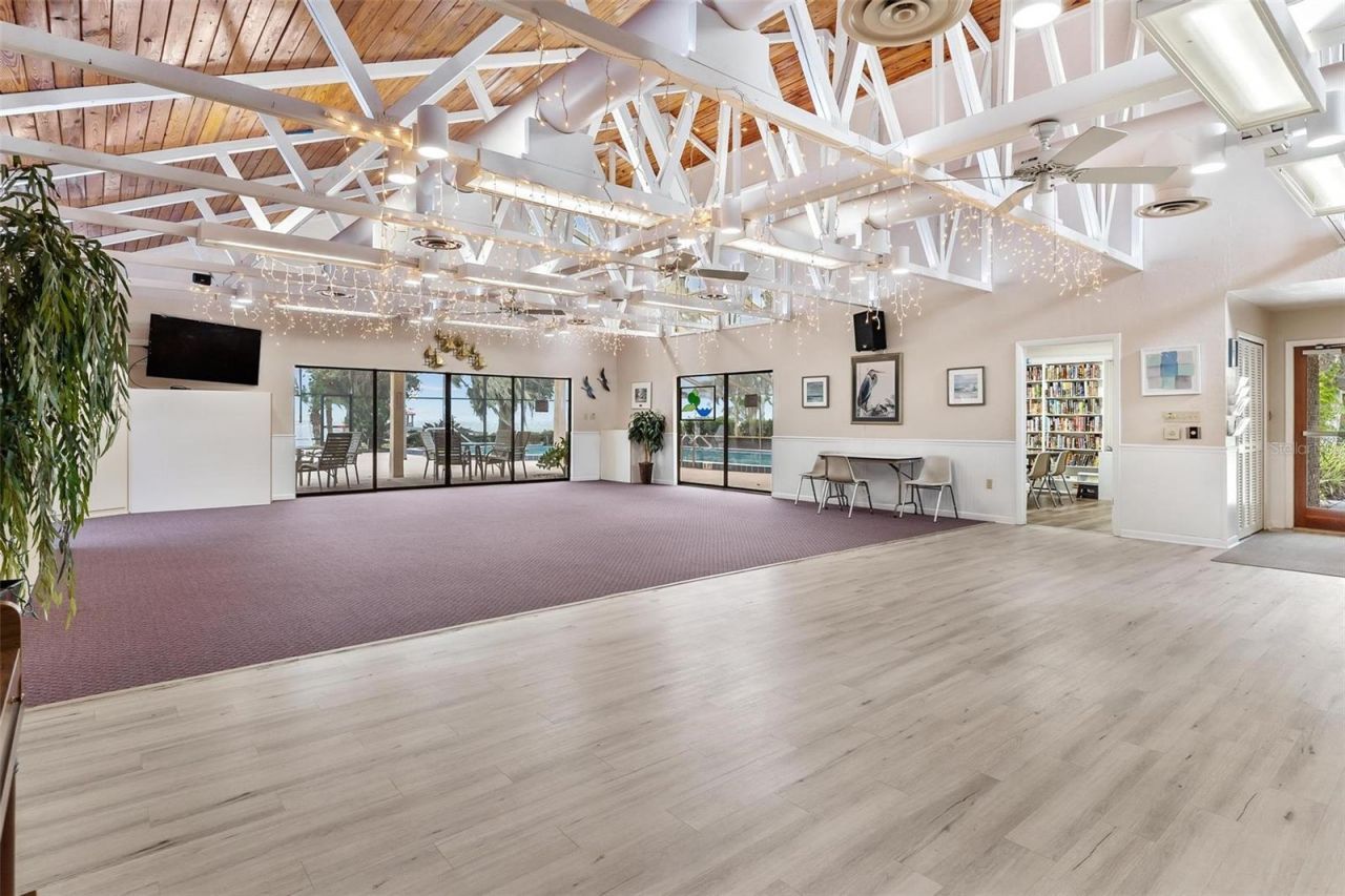 401 Clusterwood Drive, Yalaha, FL 34797 Photo