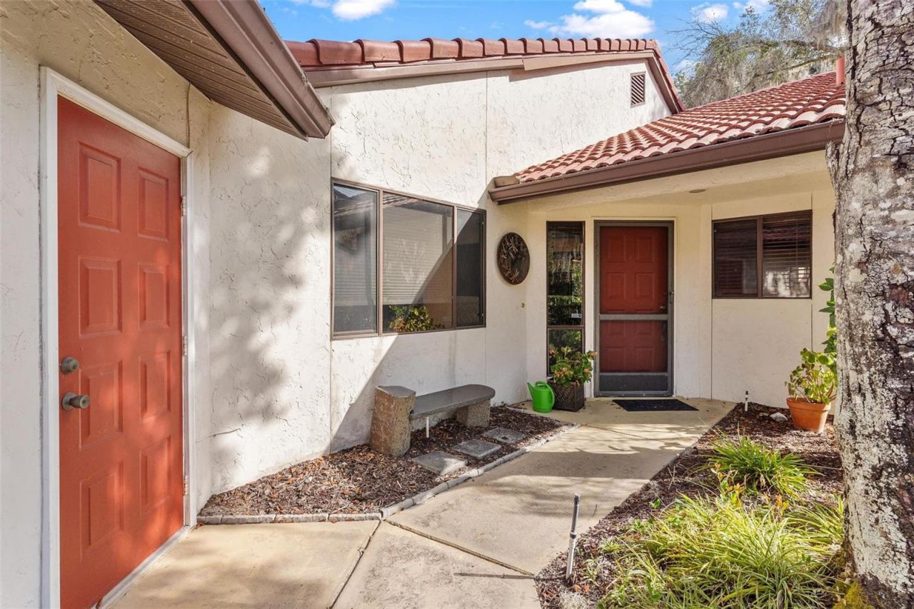 401 Clusterwood Drive, Yalaha, FL 34797 Photo