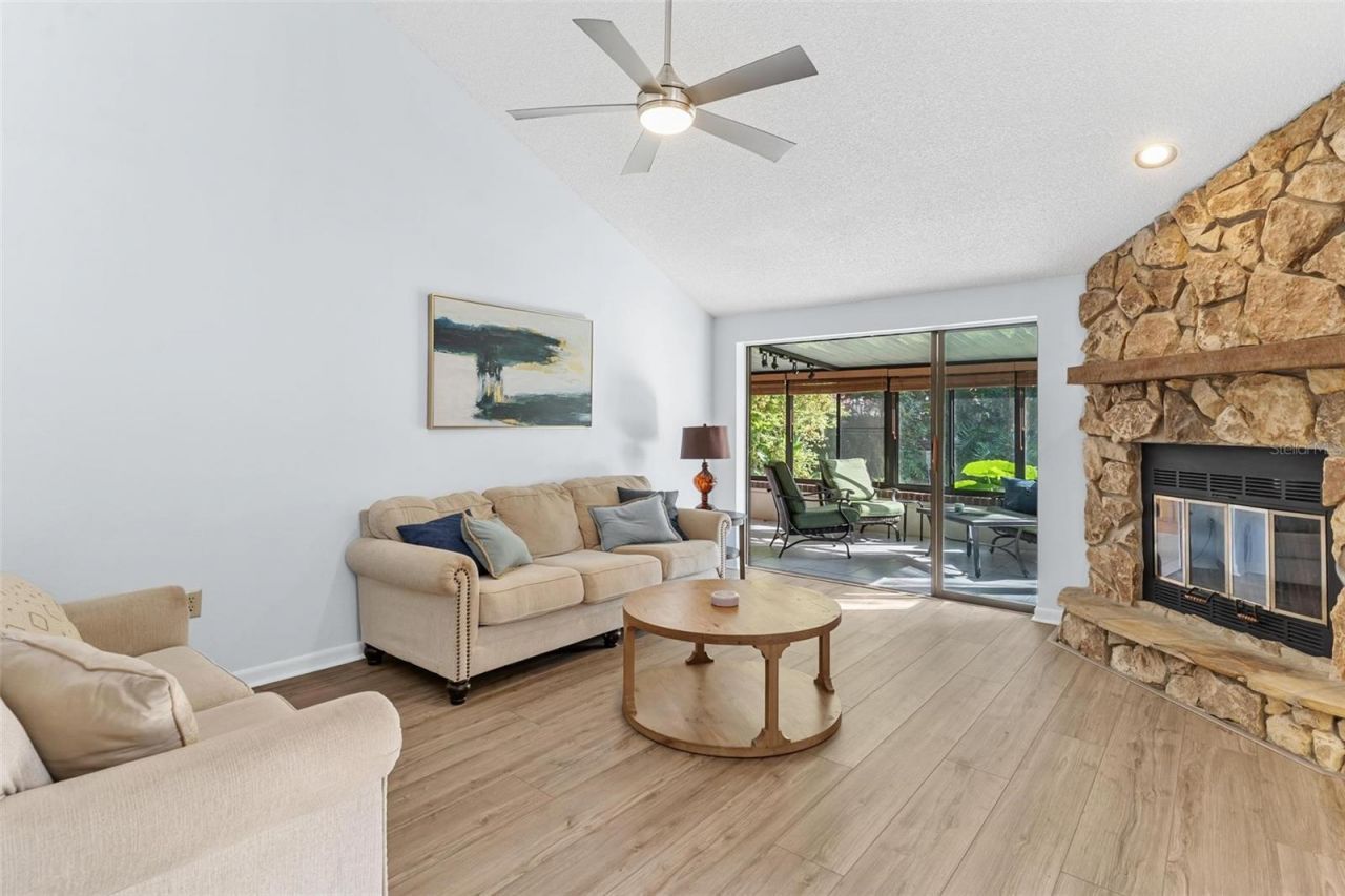 401 Clusterwood Drive, Yalaha, FL 34797 Photo