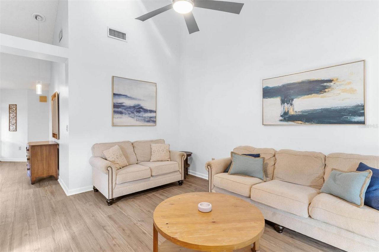 401 Clusterwood Drive, Yalaha, FL 34797 Photo