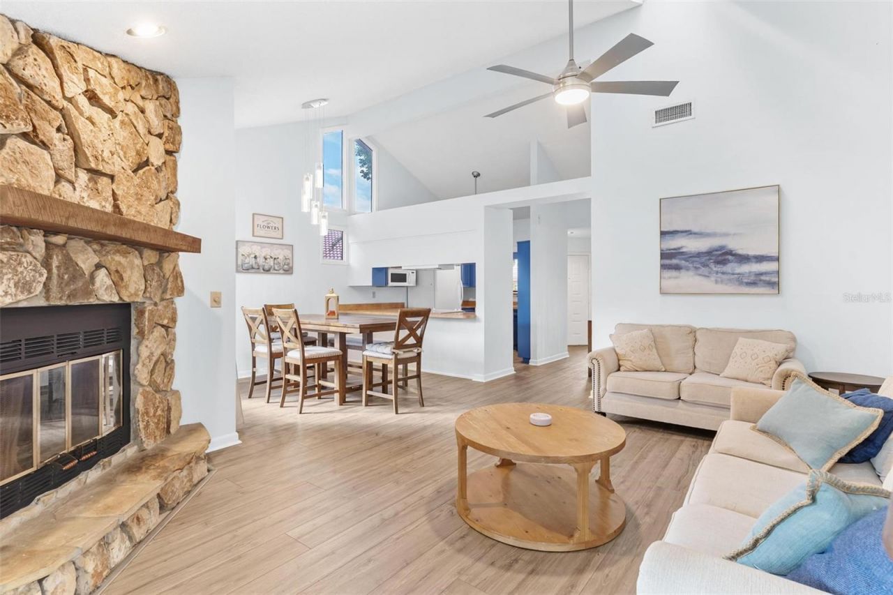 401 Clusterwood Drive, Yalaha, FL 34797 Photo