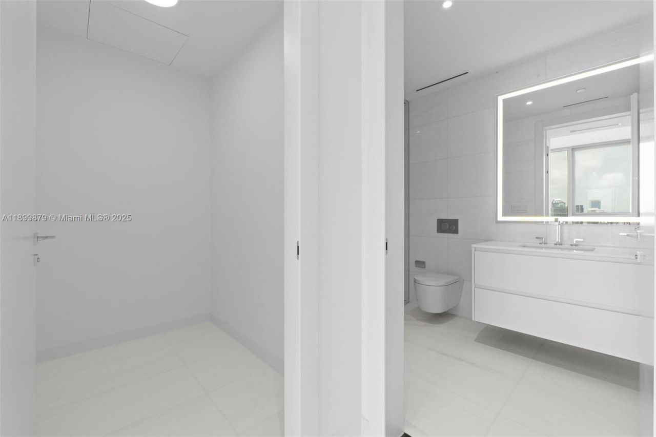 300 Biscayne Blvd Way, Unit 4508, Miami, FL 33131 Photo