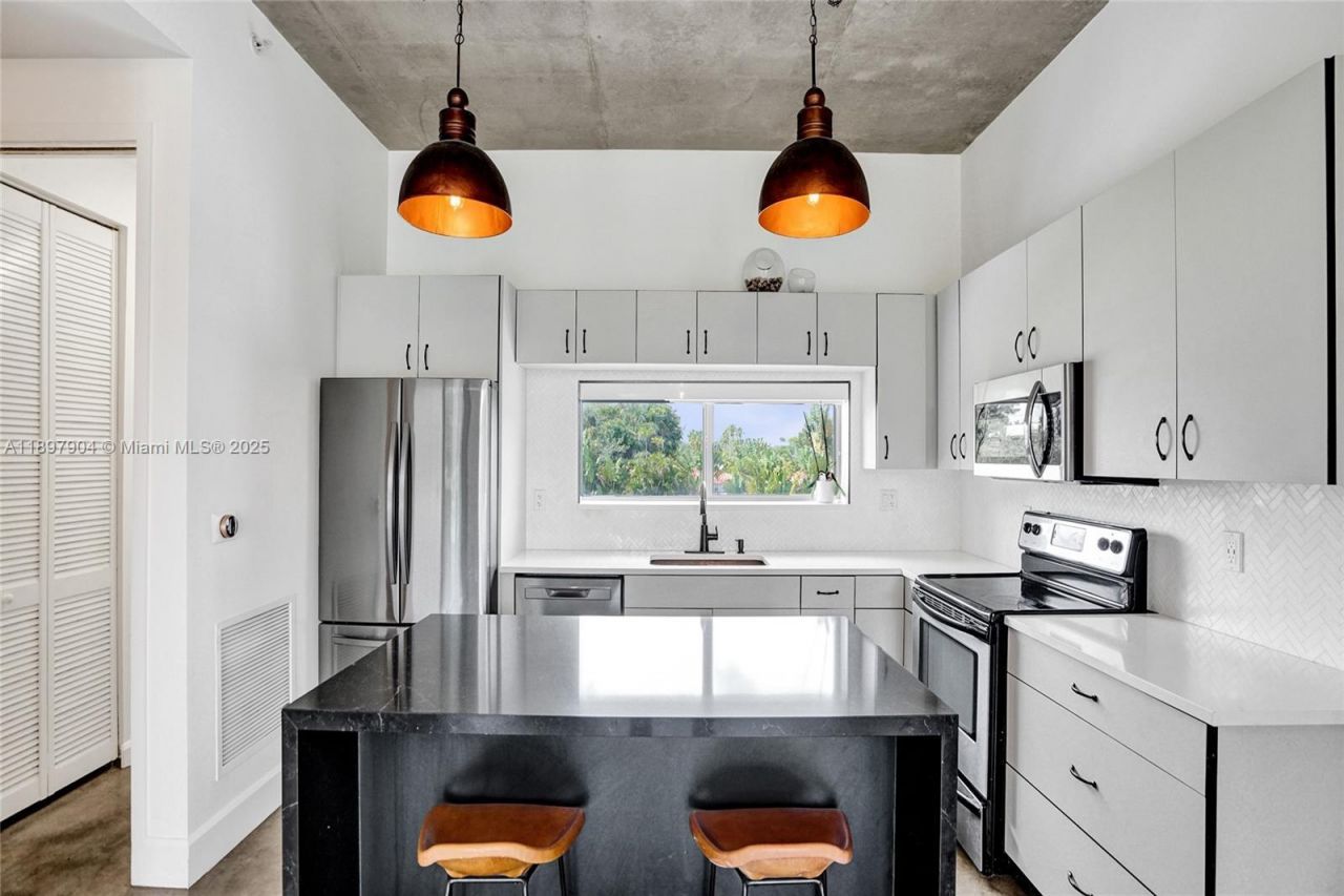 716 SE 12th St, Unit 13, Fort Lauderdale, FL 33316 Photo