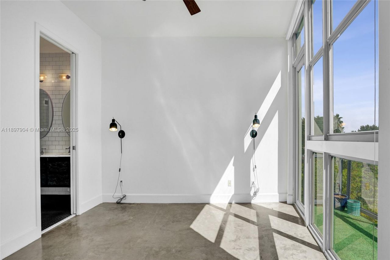 716 SE 12th St, Unit 13, Fort Lauderdale, FL 33316 Photo