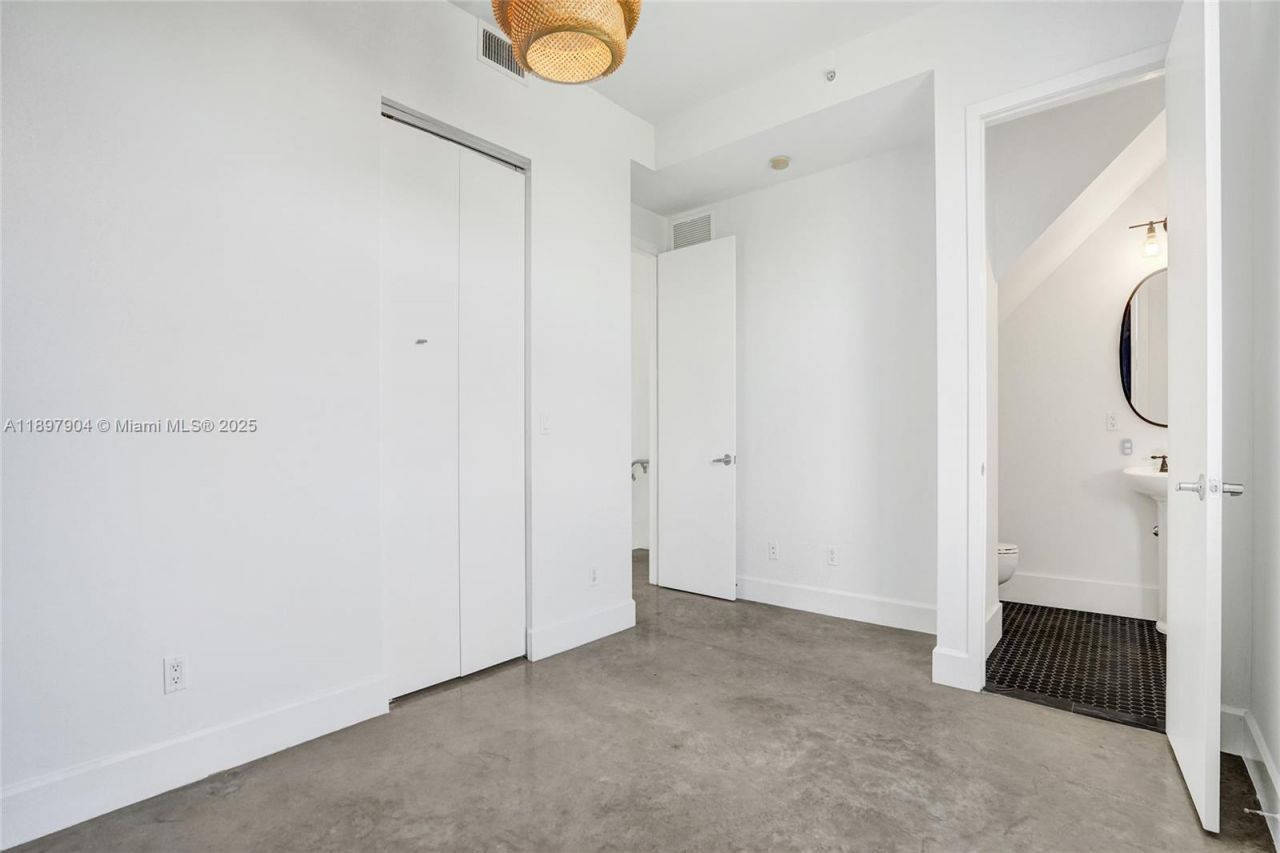 716 SE 12th St, Unit 13, Fort Lauderdale, FL 33316 Photo