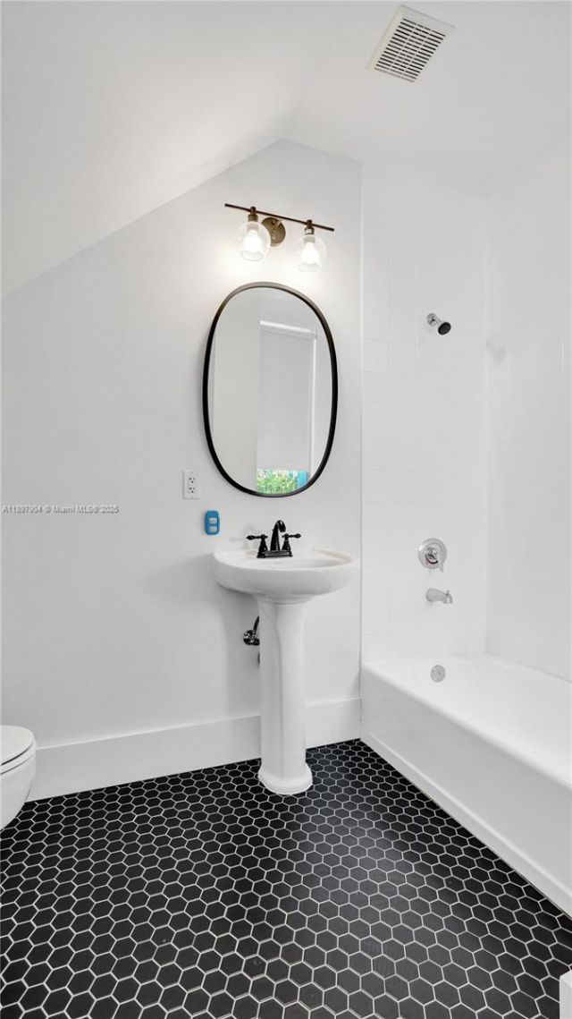 716 SE 12th St, Unit 13, Fort Lauderdale, FL 33316 Photo