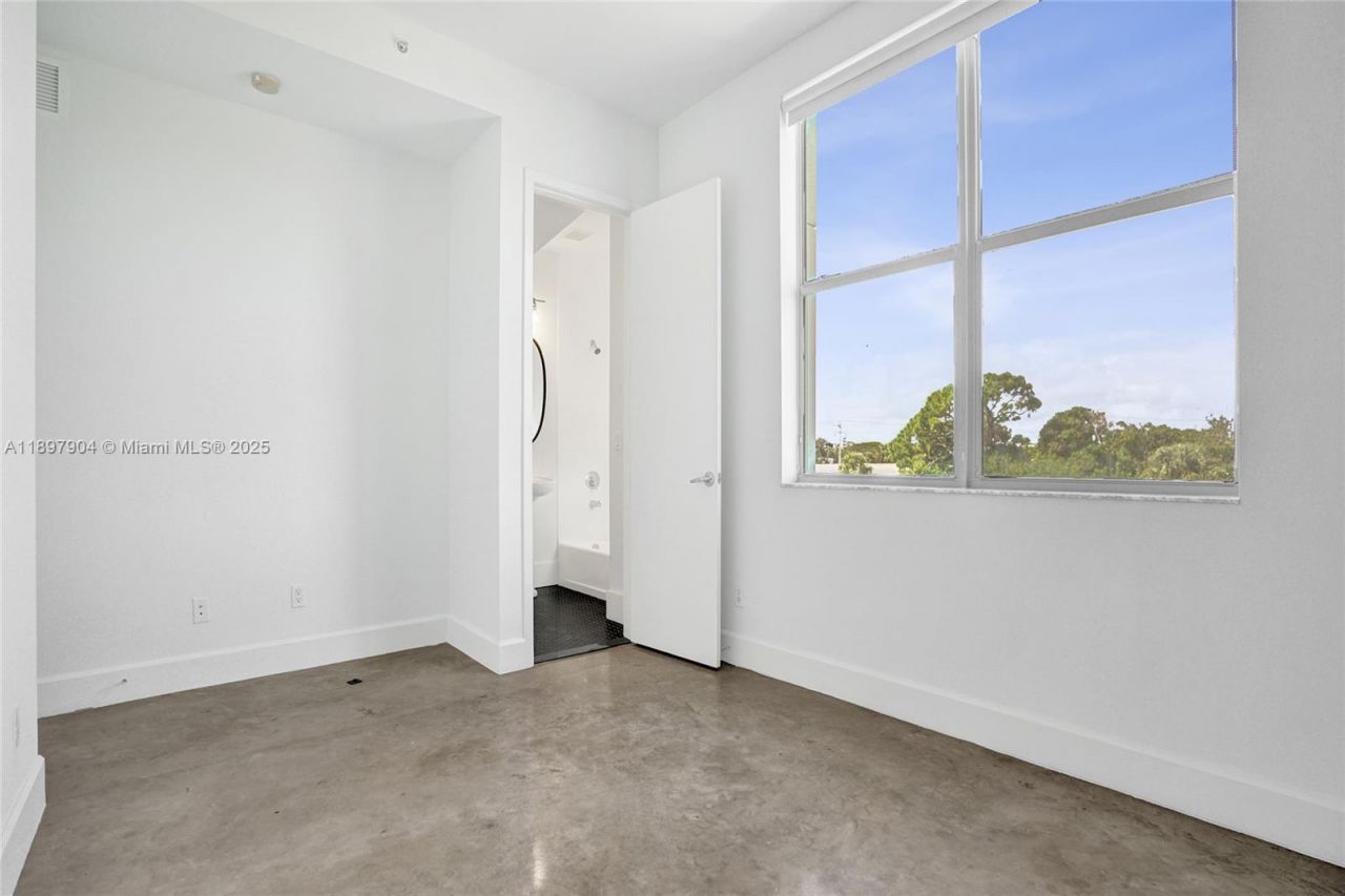 716 SE 12th St, Unit 13, Fort Lauderdale, FL 33316 Photo