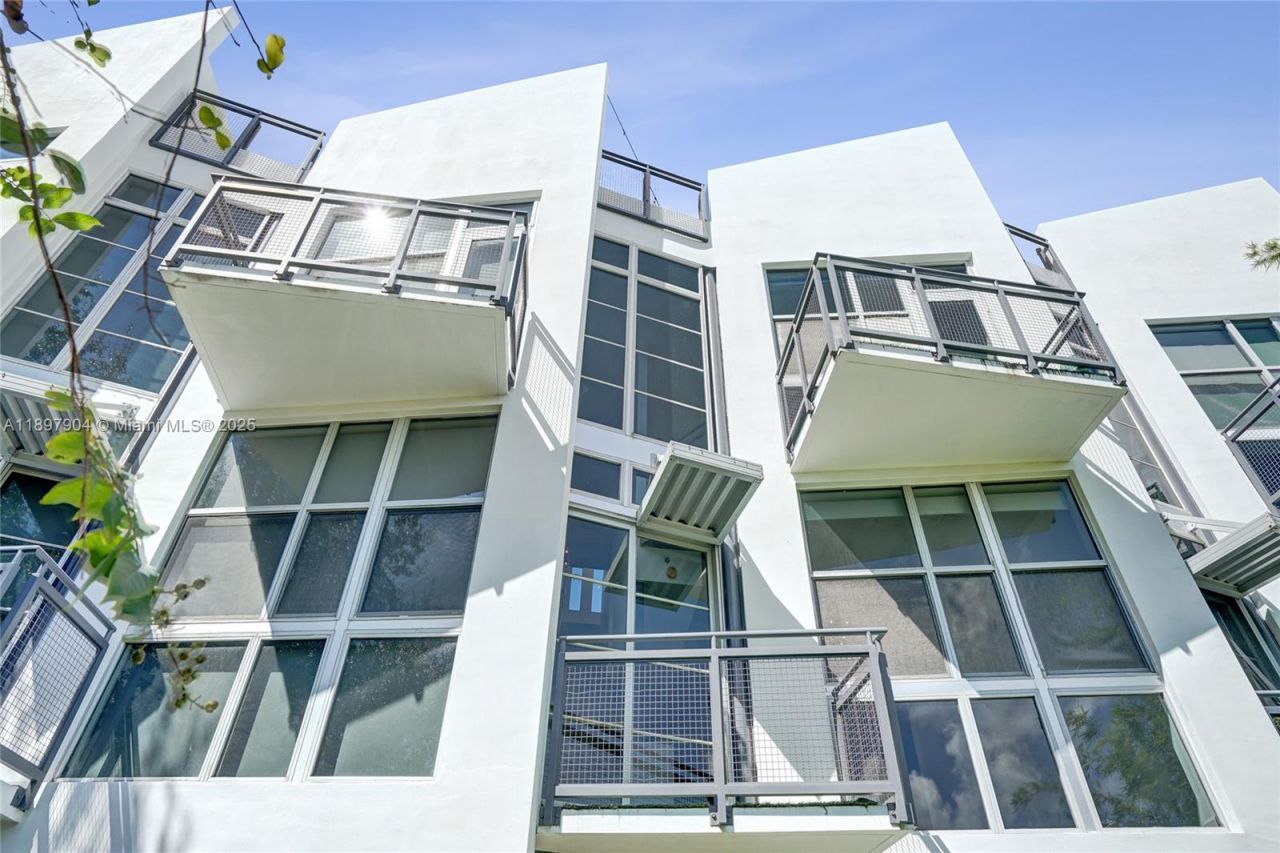 716 SE 12th St, Unit 13, Fort Lauderdale, FL 33316 Photo