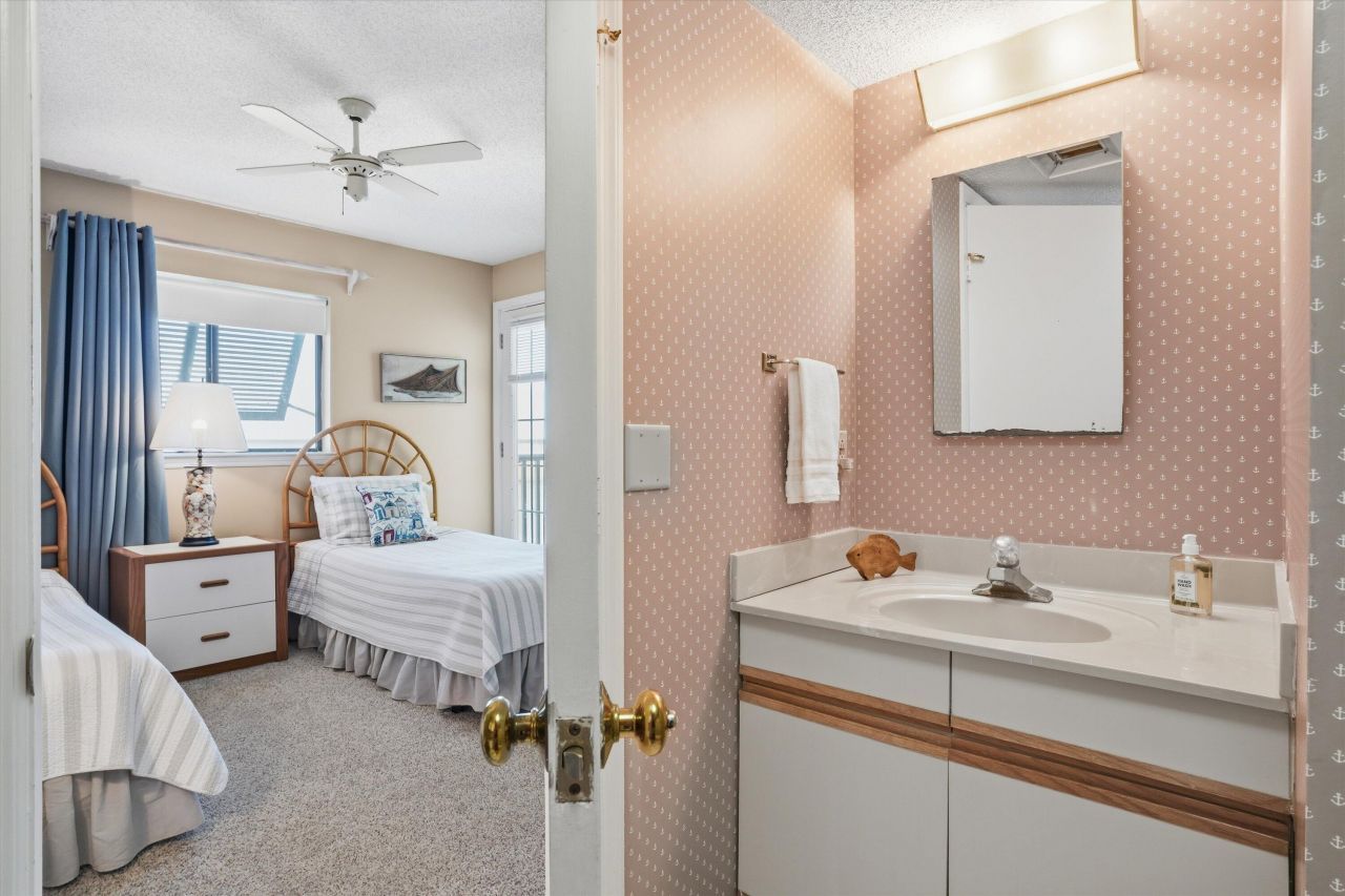 3701 Docksite Road Photo 41