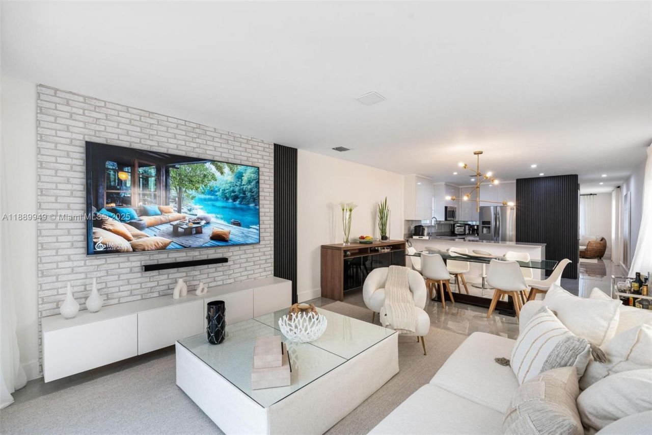 2752 SW 11th St, Miami, FL 33135 Photo