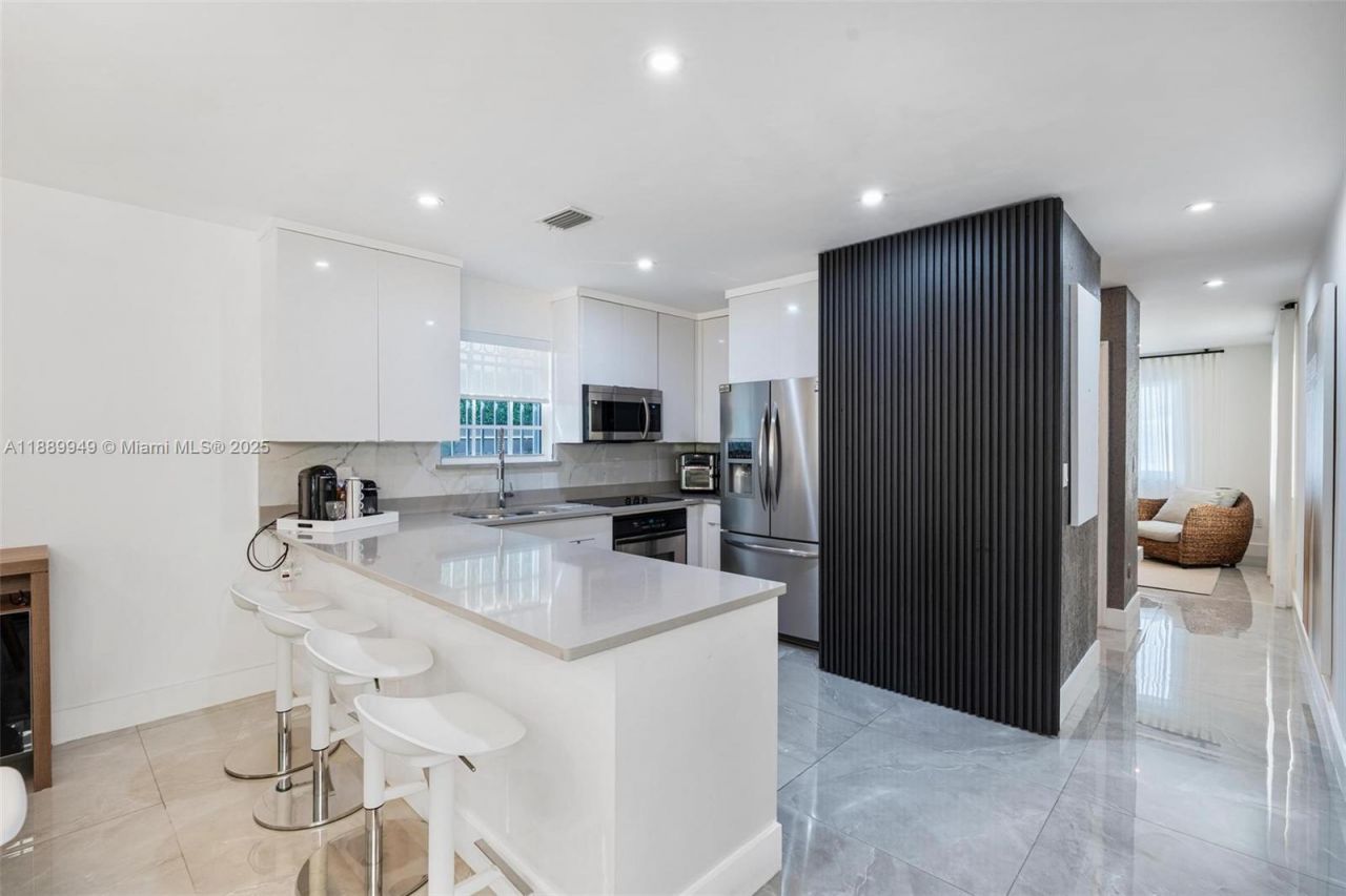 2752 SW 11th St, Miami, FL 33135 Photo