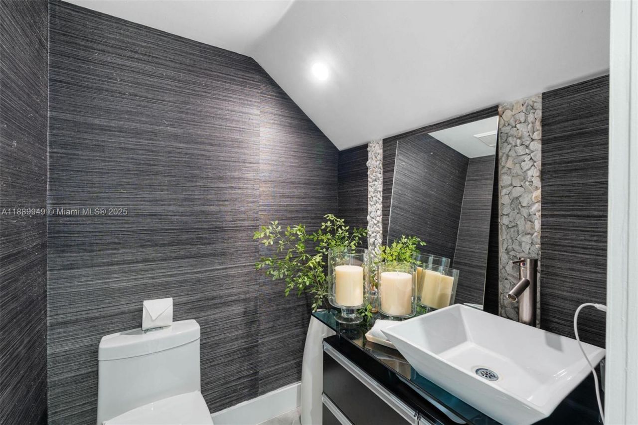 2752 SW 11th St, Miami, FL 33135 Photo