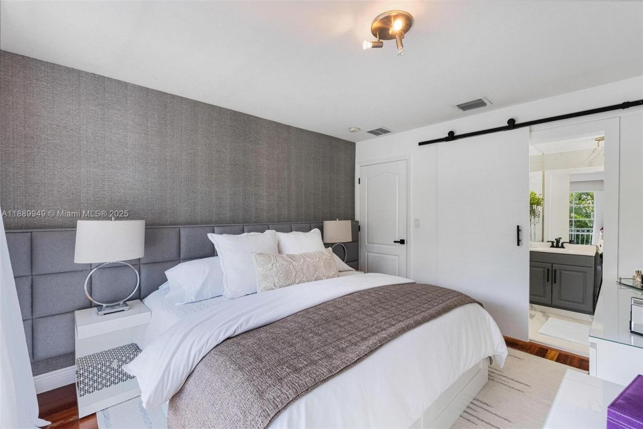 2752 SW 11th St, Miami, FL 33135 Photo