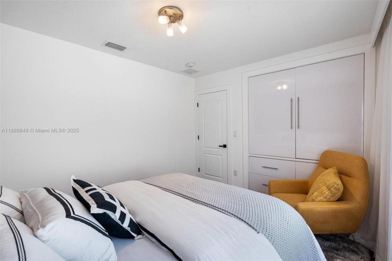 2752 SW 11th St, Miami, FL 33135 Photo