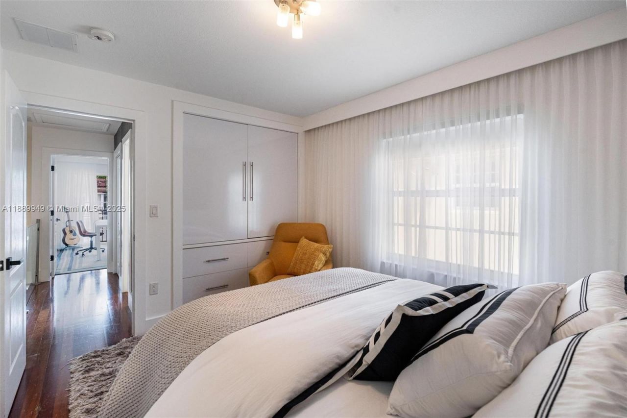 2752 SW 11th St, Miami, FL 33135 Photo