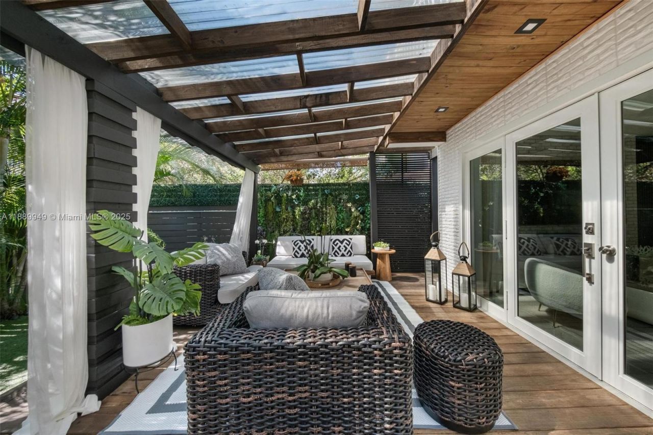 2752 SW 11th St, Miami, FL 33135 Photo