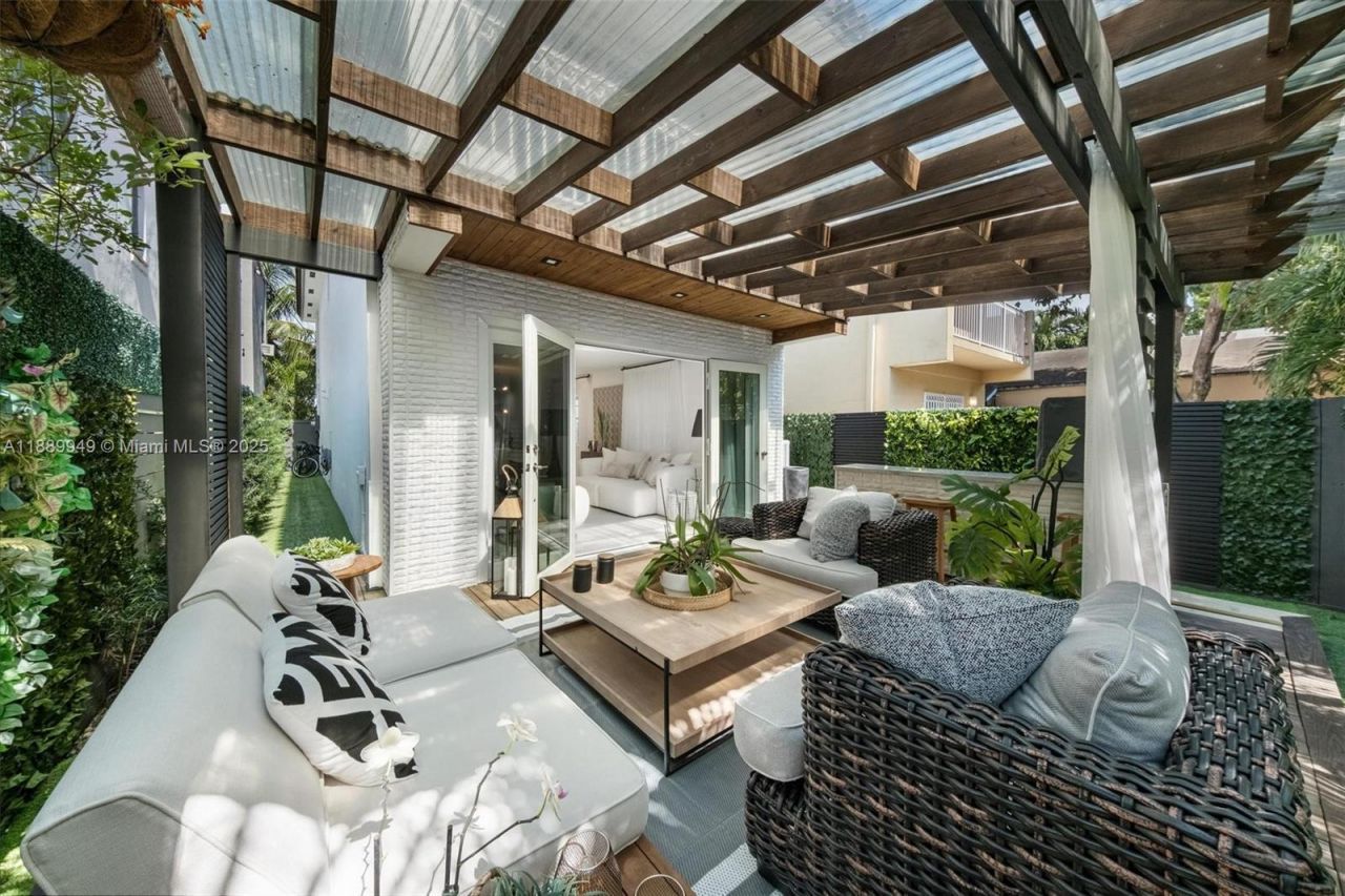 2752 SW 11th St, Miami, FL 33135 Photo