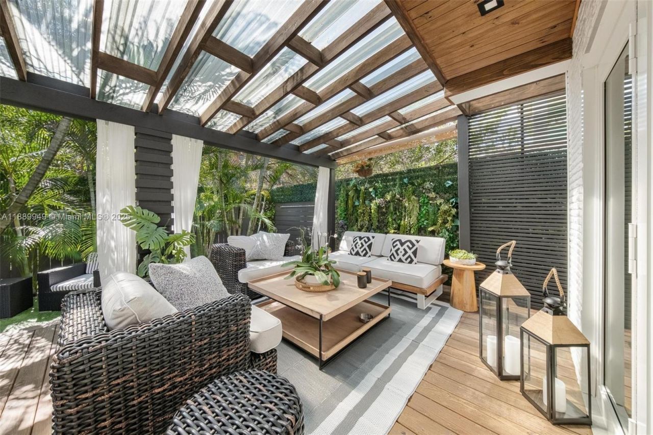 2752 SW 11th St, Miami, FL 33135 Photo