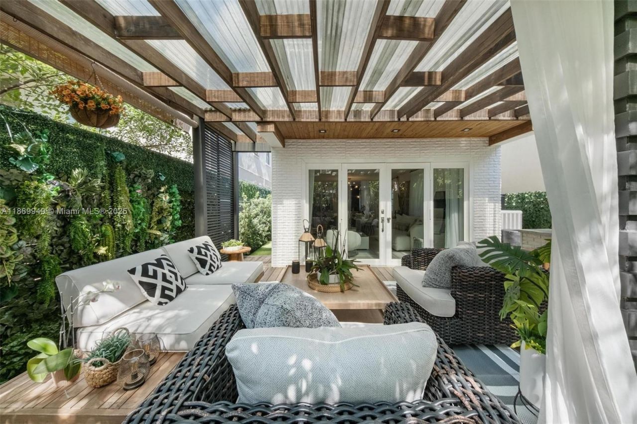 2752 SW 11th St, Miami, FL 33135 Photo