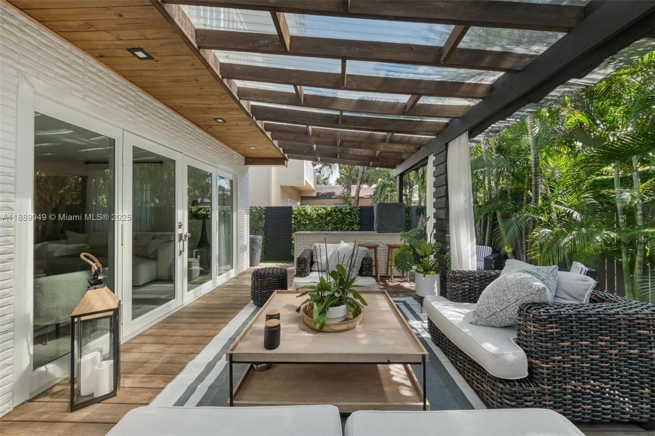 2752 SW 11th St, Miami, FL 33135 Photo