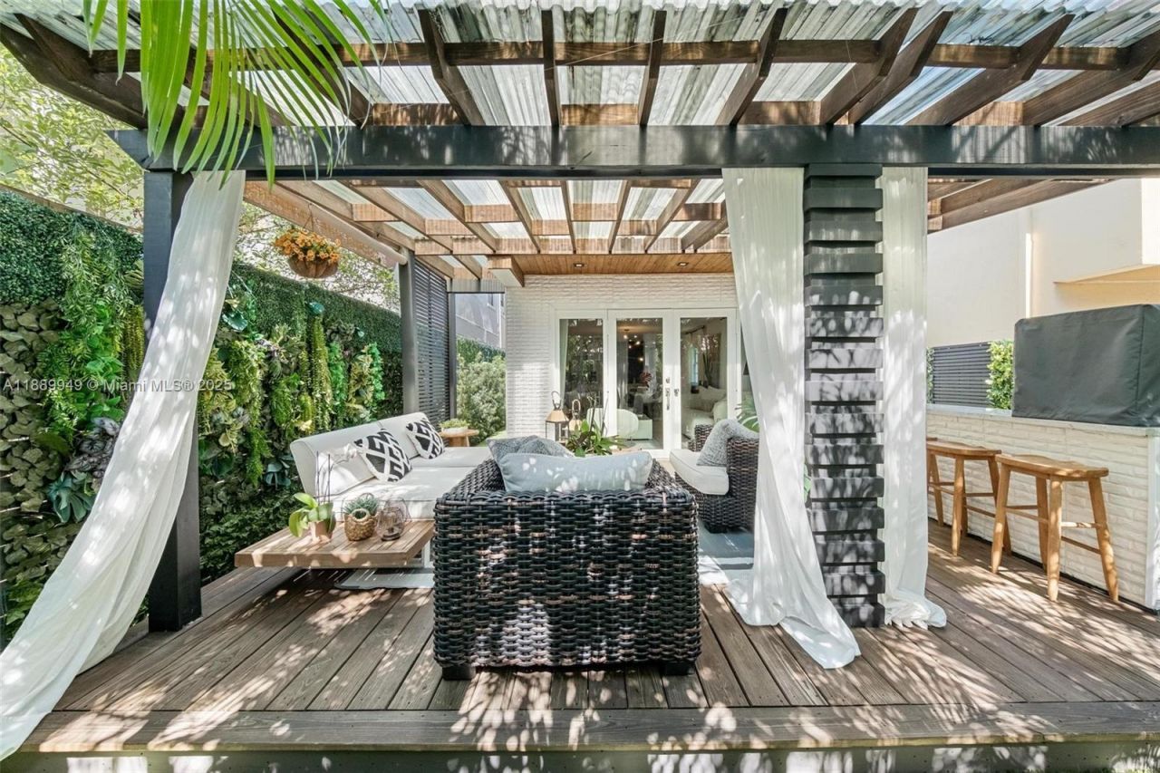 2752 SW 11th St, Miami, FL 33135 Photo