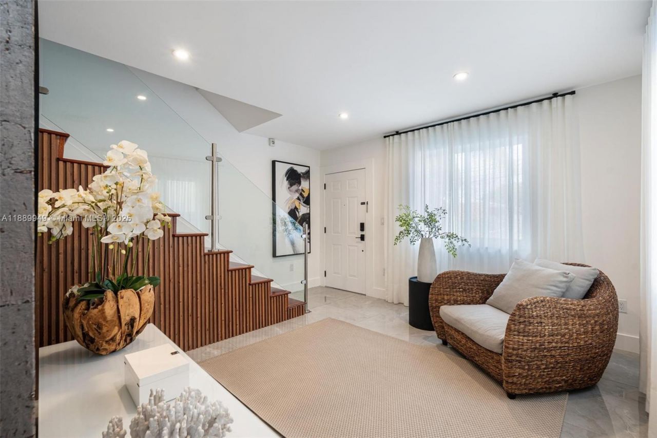2752 SW 11th St, Miami, FL 33135 Photo