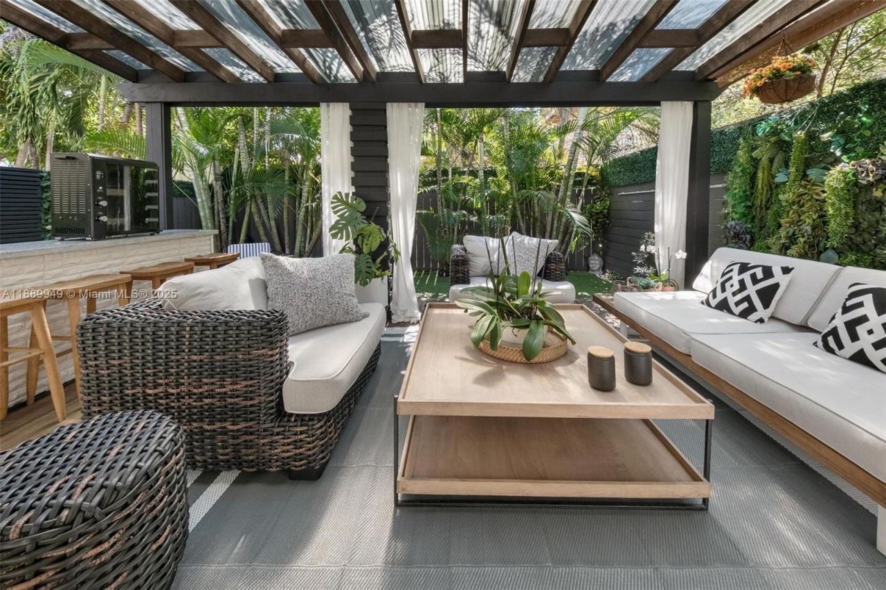 2752 SW 11th St, Miami, FL 33135 Photo