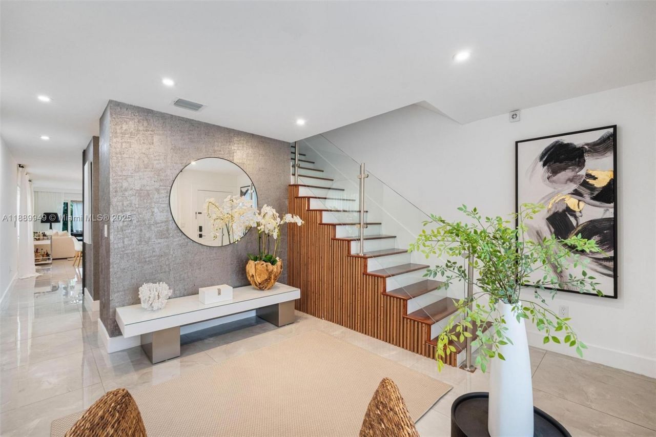 2752 SW 11th St, Miami, FL 33135 Photo