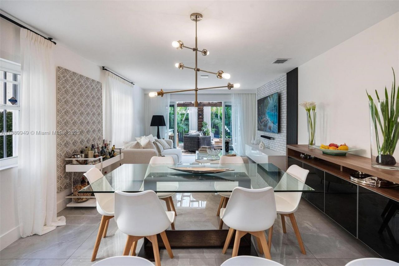 2752 SW 11th St, Miami, FL 33135 Photo