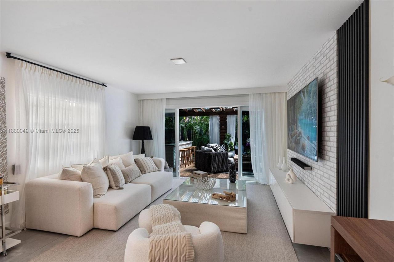 2752 SW 11th St, Miami, FL 33135 Photo