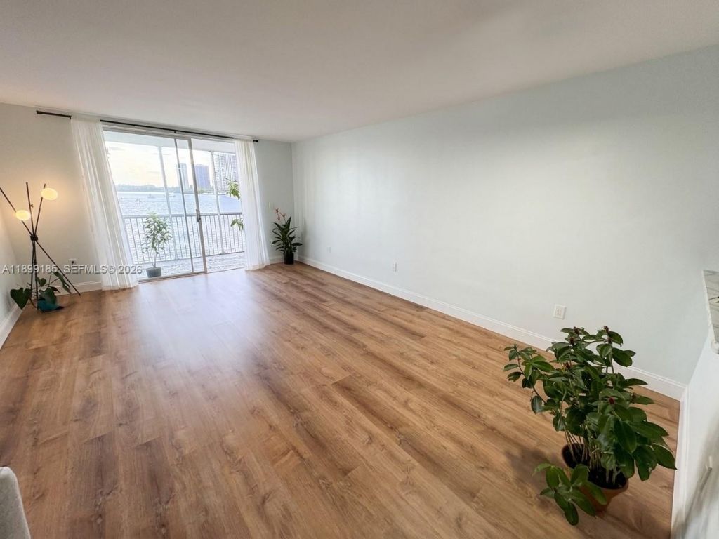 2920 Point East Dr, Unit N311, Aventura, FL 33160 Photo