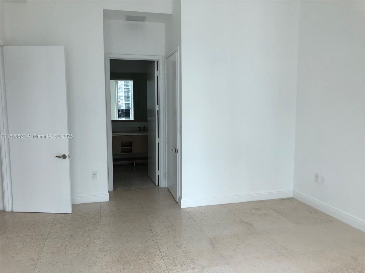 900 Brickell Key Blvd, Unit 2205, Miami, FL 33131 Photo