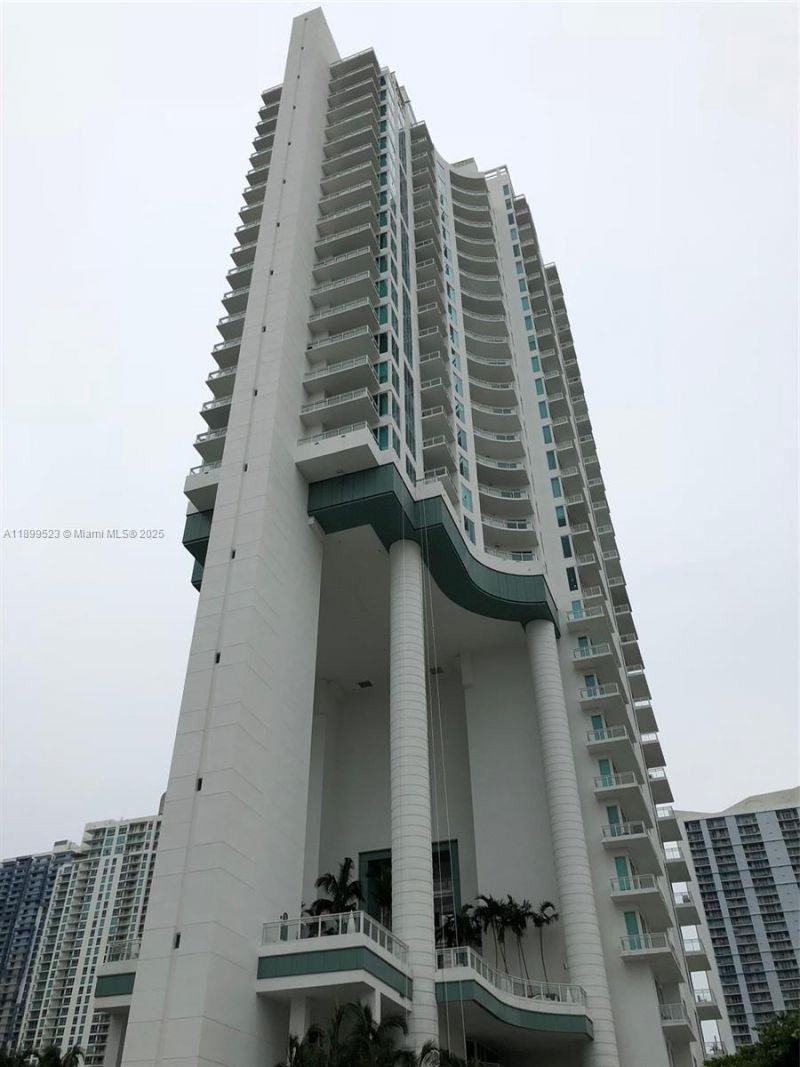 900 Brickell Key Blvd, Unit 2205, Miami, FL 33131 Photo
