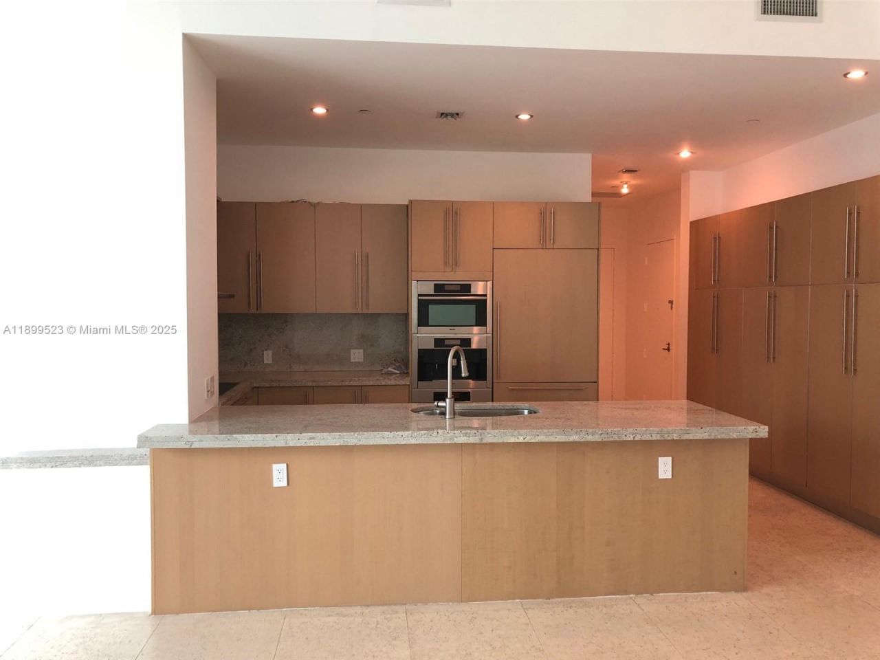 900 Brickell Key Blvd, Unit 2205, Miami, FL 33131 Photo
