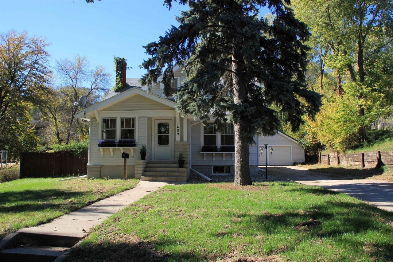 1609 Helmer, Sioux City, IA 51103 Main Photo