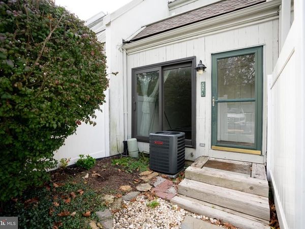573 SUMMIT HOUSE, WEST CHESTER, PA 19382