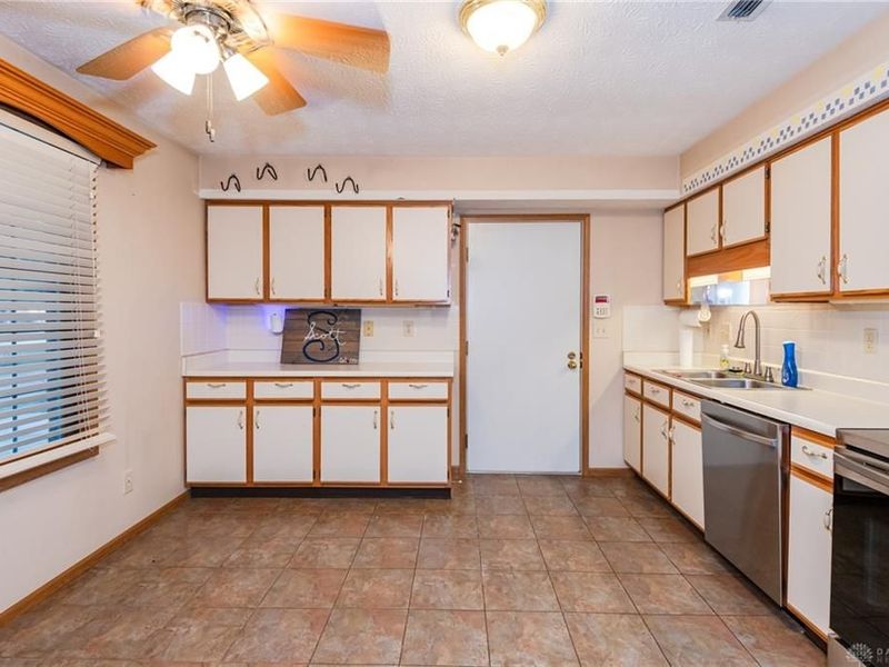 6686 Oakwood Lane, Dayton, OH 45424 Photo 10