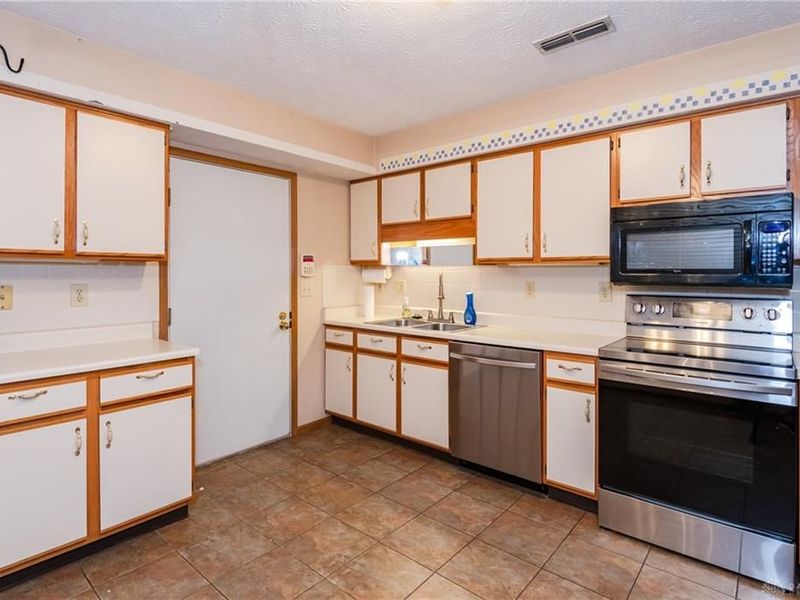 6686 Oakwood Lane, Dayton, OH 45424 Photo 11