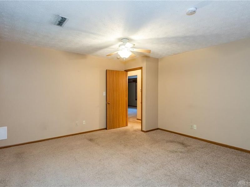 6686 Oakwood Lane, Dayton, OH 45424 Photo 24