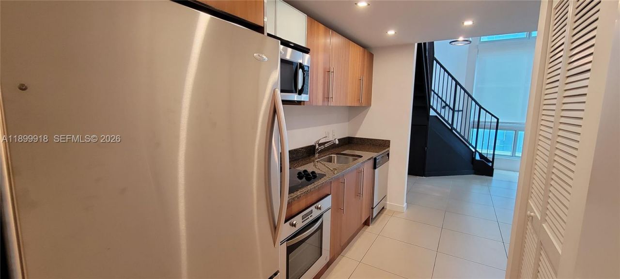 300 S Biscayne Blvd, Unit L-1004, Miami, FL 33131 Photo