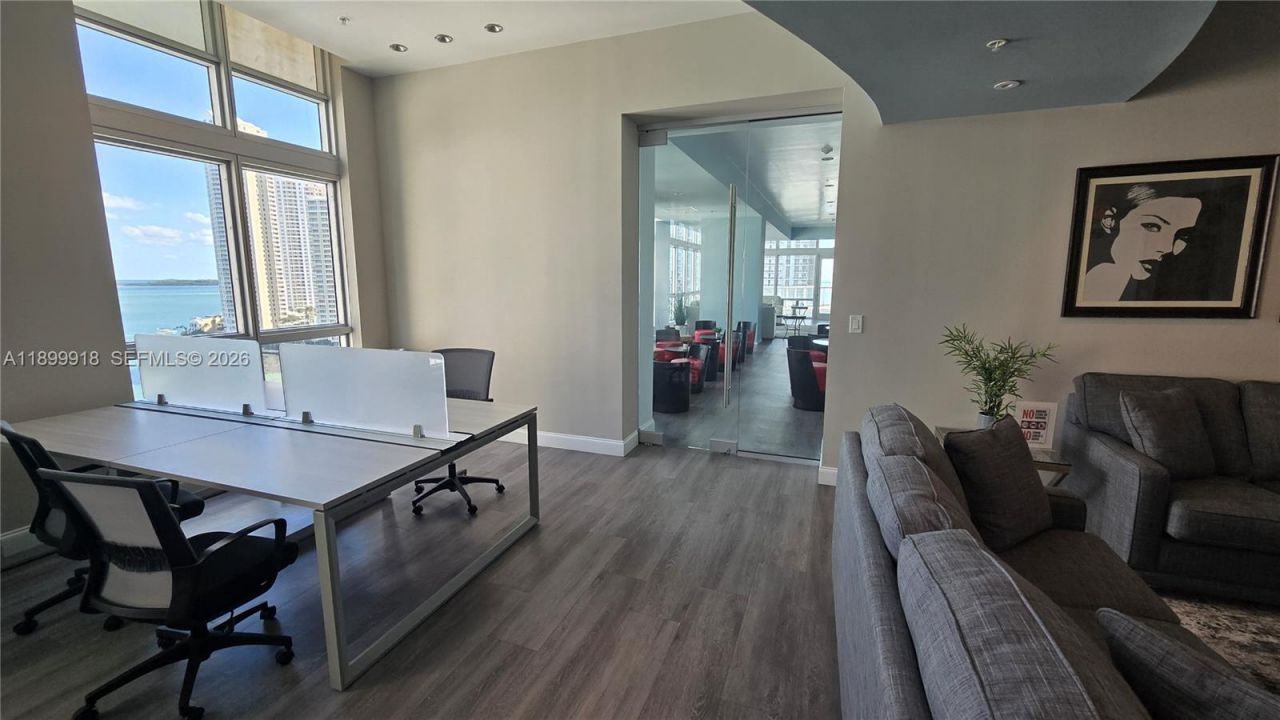 300 S Biscayne Blvd, Unit L-1004, Miami, FL 33131 Photo